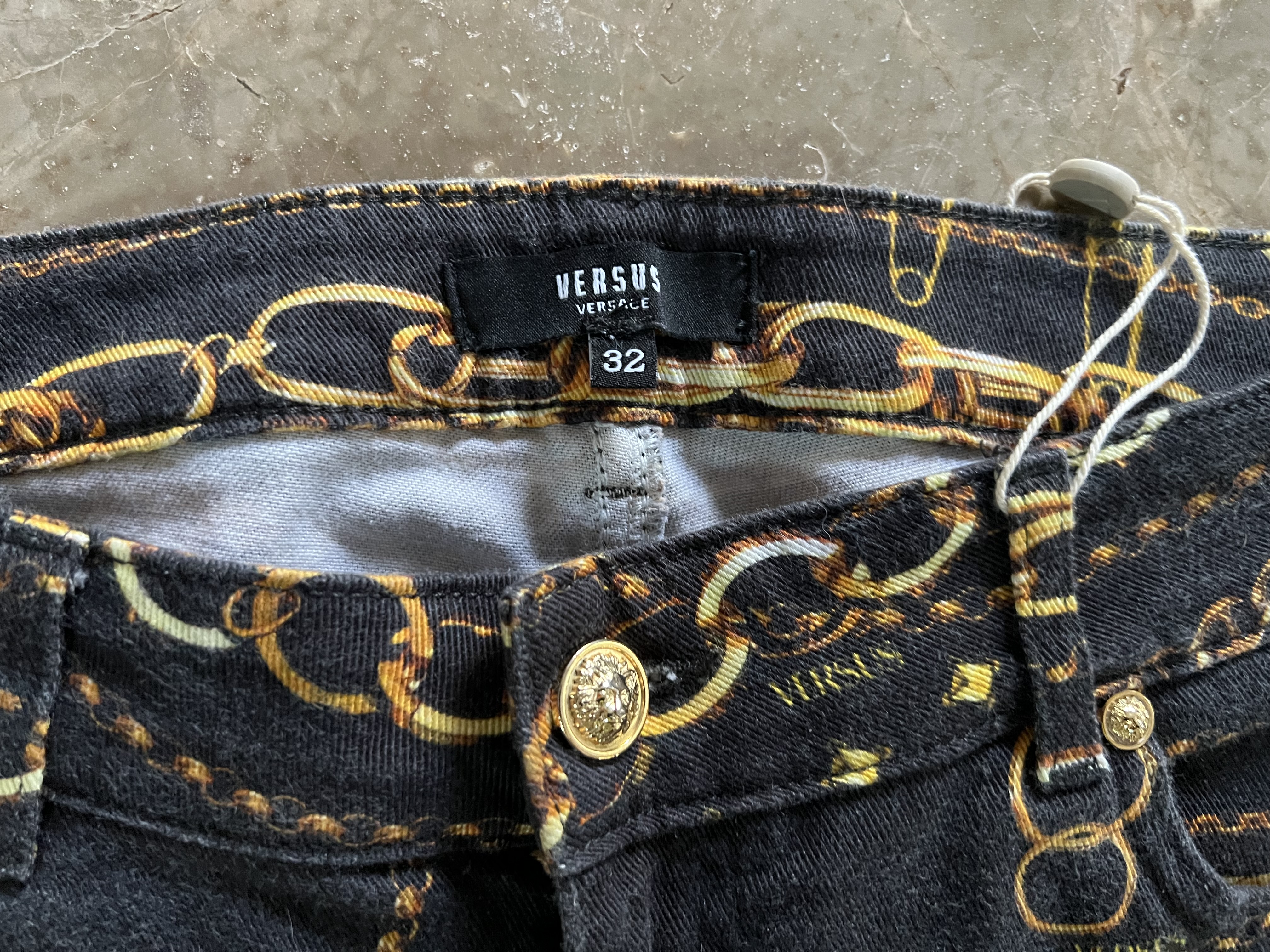 My experience with Vestiaire Collective quality control - buying a Louis  Vuitton Illustre bag charm 