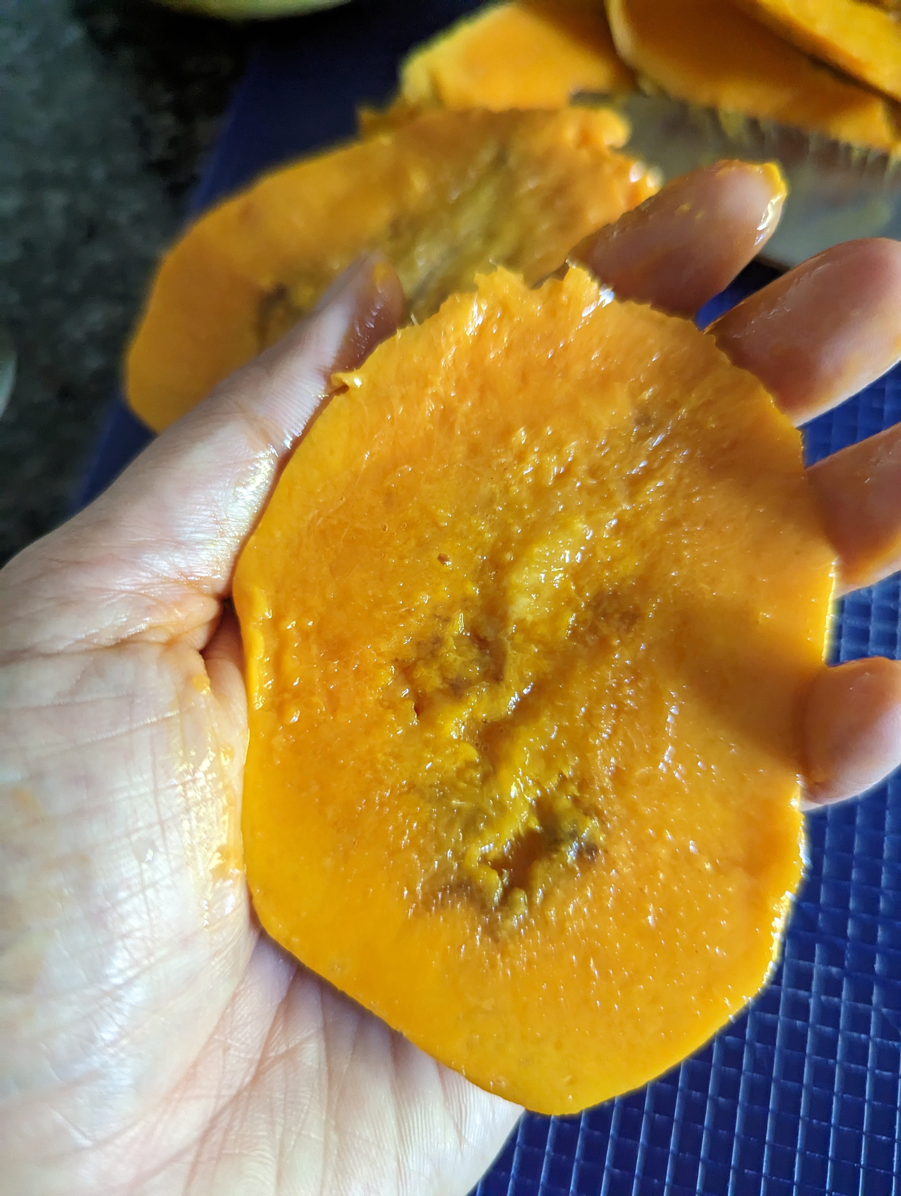 Rotten mangoes, Disappointed ! Bought six mangoes only to f…