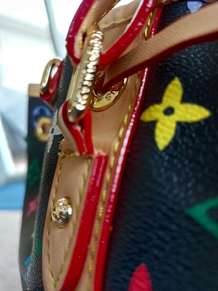 Louis Vuitton shoulder bag is this authentic or a replica : r/Louisvuitton