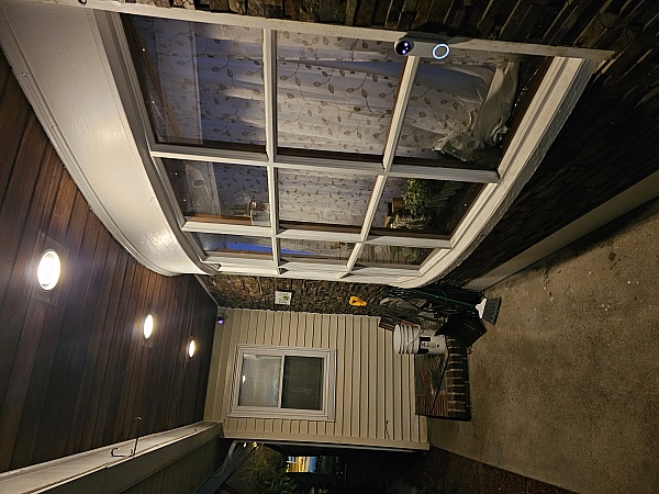 She wad heading towards the window. Not only ee Requested food not be put on ground,IN CAPS. I KNOW WHY KNOW.DRUMK ON ARRIVAL
JUST LIKE MY SPELLING.LMAO product 0