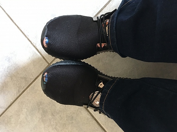 omega walk tennis shoes