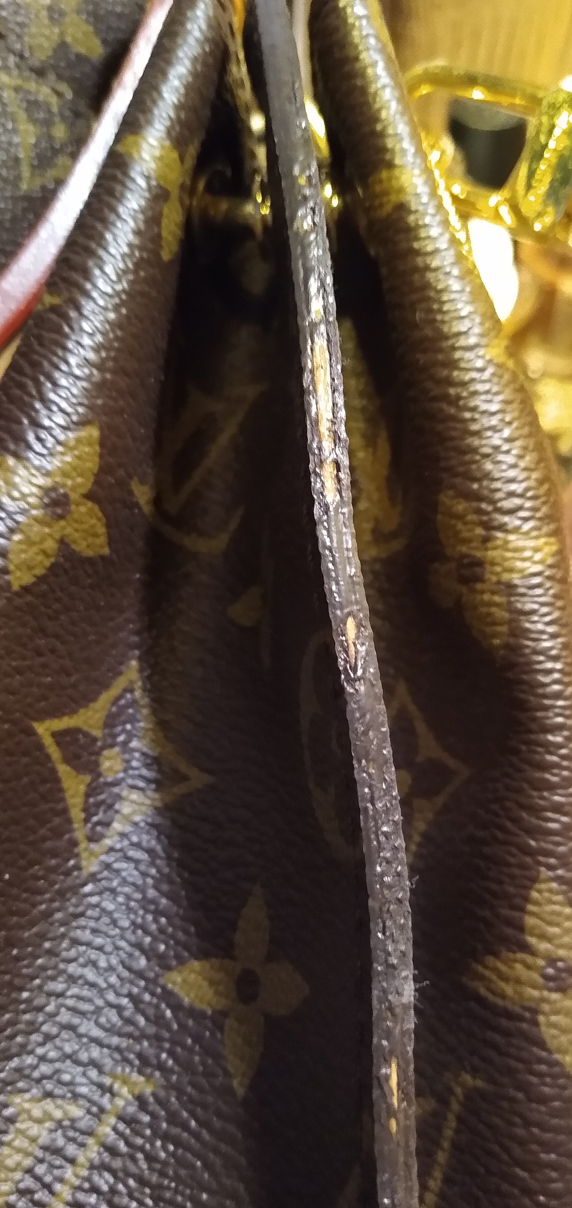 QC LV Belt - I made the mistake of purchasing this before looking into good  sellers and such. My question is I know it's a fake obviously due to the  pattern, do