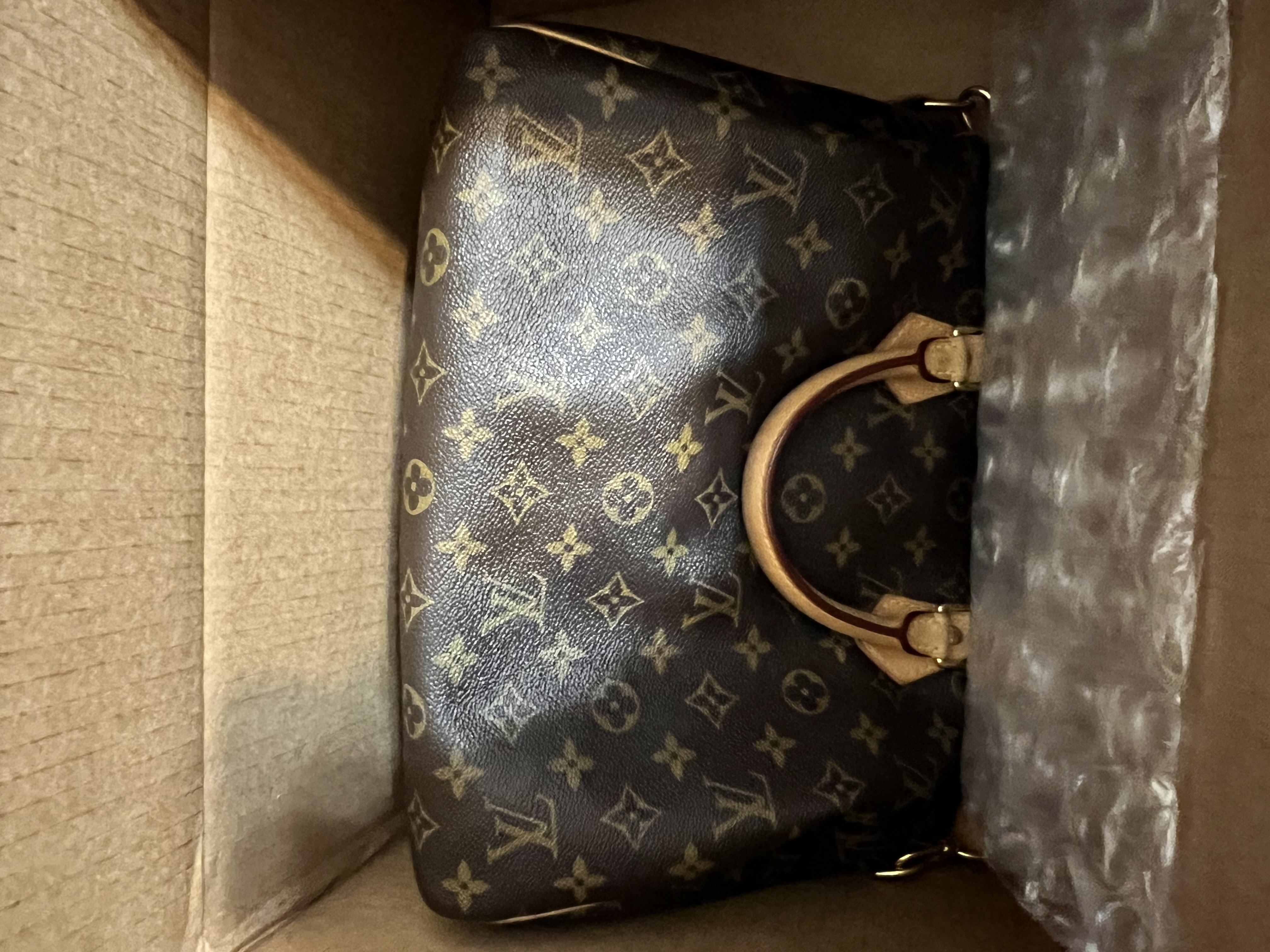 Does anyone know what this bag is called? I can't find it on LVs website :  r/Louisvuitton