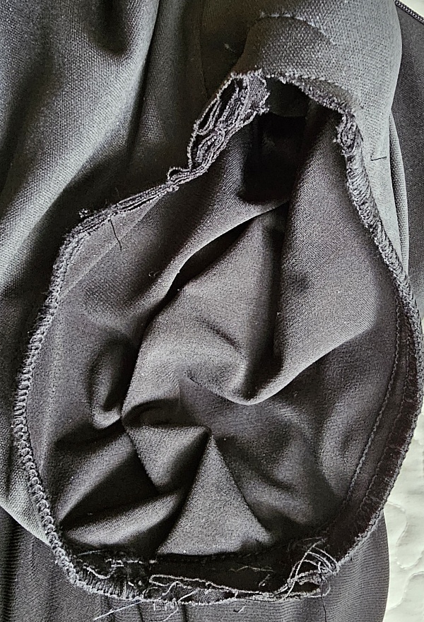 Armhole with unfinished seam. product 0