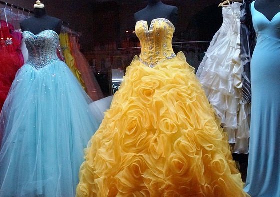 6 Prom Dress Disasters article cover