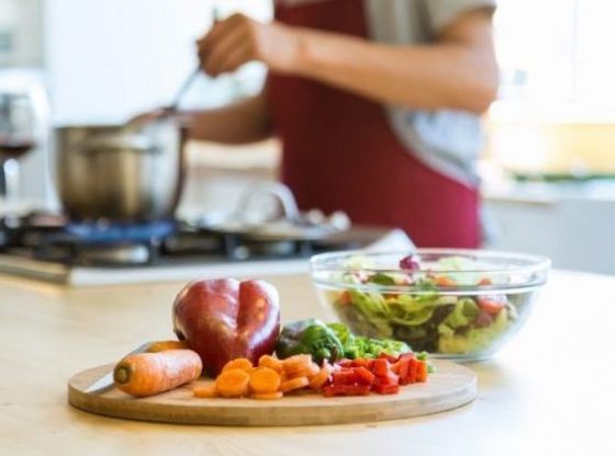 What’s for Dinner? The Ins and Outs of Meal Kit Delivery Services article cover