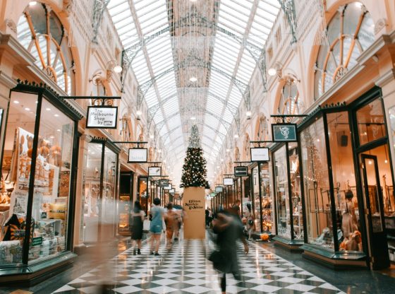 7 Holiday Season Shopping Trends for 2023 article cover